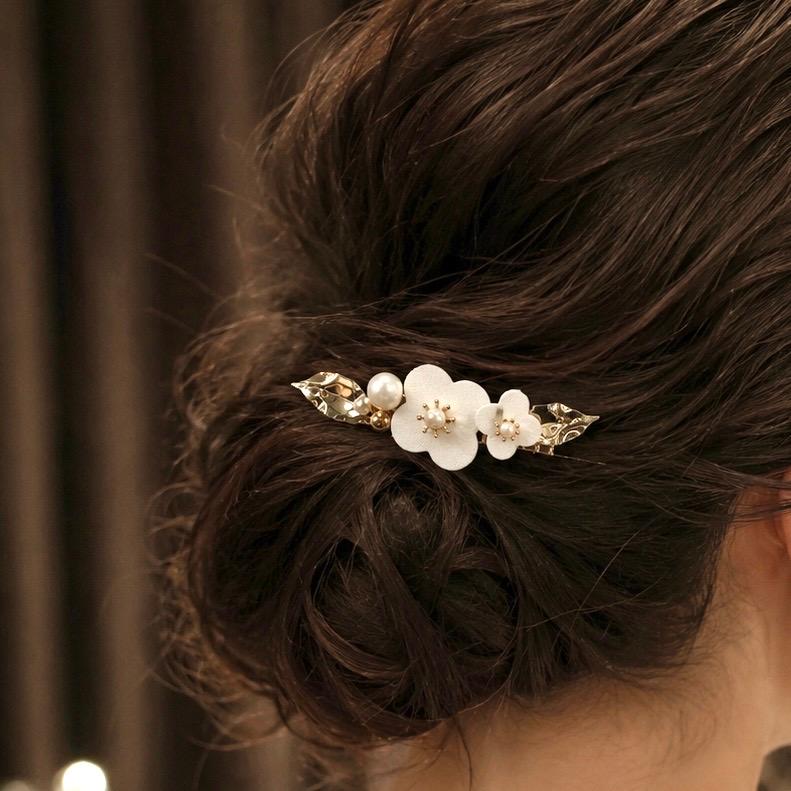レザーのお花とコットンパールのヘアコーム | 2枚目